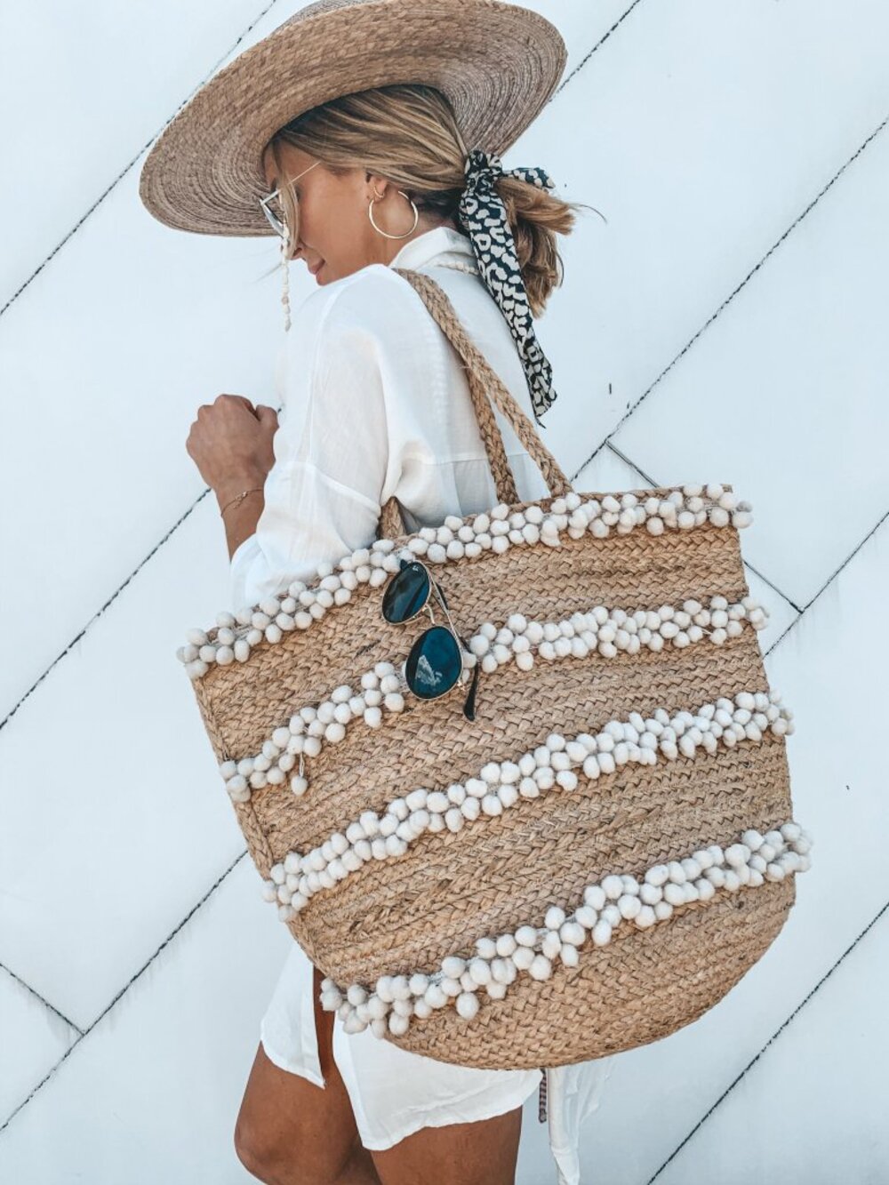 Shiraleah Chicago 100% Jute Summer Beach Tote Bag  Horizontal Rows White Pom-Pom